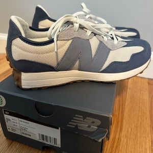 New Balance 327 - like new - blue - boys size 6 - women’s 7.5